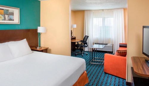 Executive Suite, 1 King Bed with Sofa bed (Mobility/Hearing Accessible, Tub)
