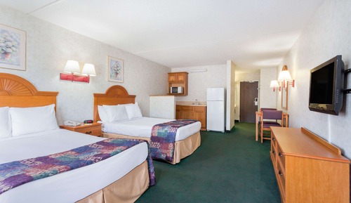 2 Double Beds, Efficiency, Non-Smoking