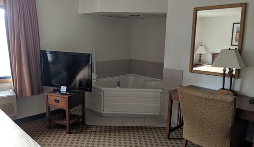 Suite, 1 King Bed with Whirlpool, Non Smoking