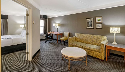 Suite, 1 King Bed, Non Smoking