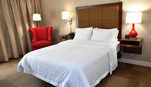 Room, 1 Queen Bed, Accessible, Bathtub