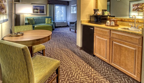 Suite, 1 King Bed, Accessible (Hearing)