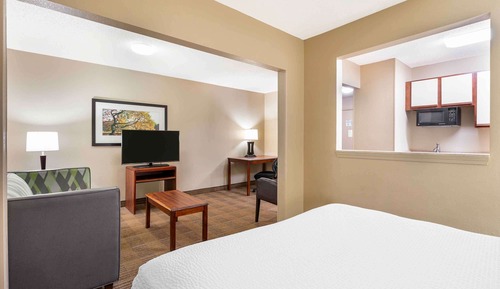 Deluxe Studio, 1 Queen Bed with Sofa bed, Non Smoking