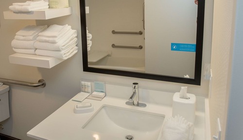 Room, 2 Queen Beds, Accessible, Bathtub
