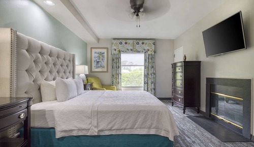 Suite, 1 King Bed with Sofa bed, Non Smoking