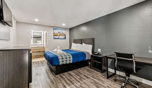 Room, 1 Double Bed, Accessible (Roll-in Shower)