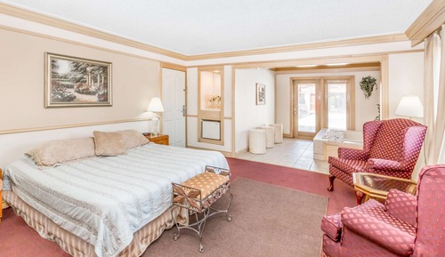 Suite, 1 King Bed