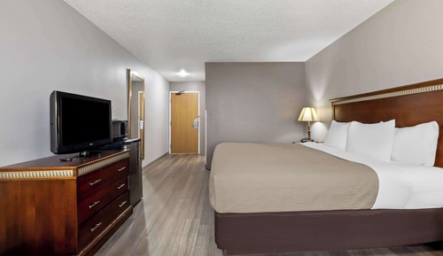 Standard Room, 1 King Bed, Accessible, Non Smoking
