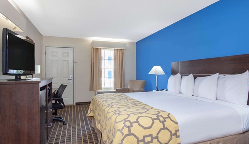 Standard Room, 1 King Bed, Accessible, Non Smoking