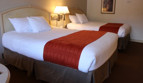 Standard Room, 2 Queen Beds, Courtyard View