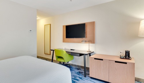 Room, 1 King Bed (Mobility/Hearing Access, Roll-In Shwr)