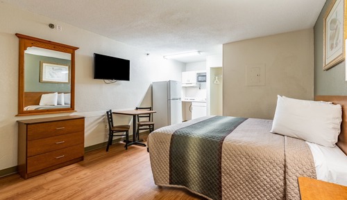 Studio, 1 Double Bed, Accessible, Non Smoking (Roll-In Shower)