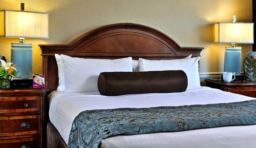 Suite, 1 King Bed (Columbia)