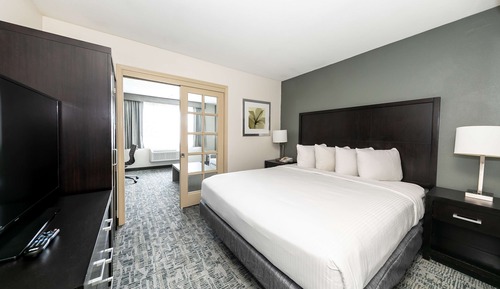 Suite, 1 King Bed, Non Smoking (Living Room)