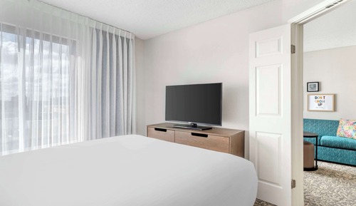 Suite, 1 Queen Bed with Sofa bed, Accessible (Mobility Tub One Bedroom)
