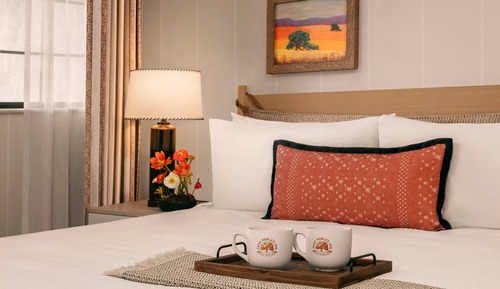 Deluxe Room, 1 King Bed (Garden King Studio, Pet Friendly)