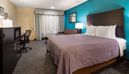 Standard Room, 1 King Bed, Non Smoking, Refrigerator & Microwave