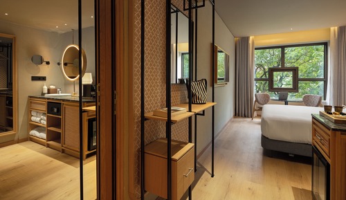 Family Room, Connecting Rooms