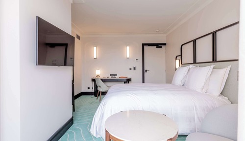 Deluxe Room, 1 Queen Bed, City View
