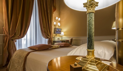 Suite, 1 King Bed with Sofa bed