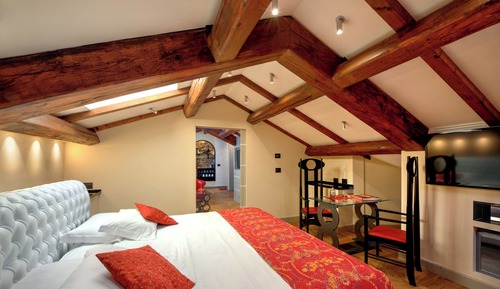 Suite, 1 Queen Bed with Sofa bed