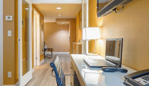 One Bedroom Queen Suite