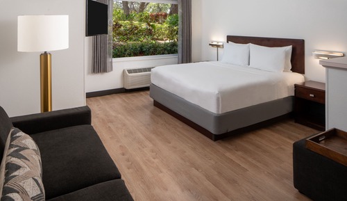 Suite, 1 Bedroom (Mobility Accessible, Tub)