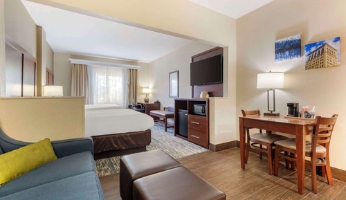 Suite, 1 King Bed with Sofa bed, Accessible, Non Smoking