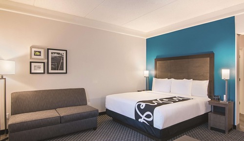 Executive Room, 1 King Bed, Non Smoking, Pool View