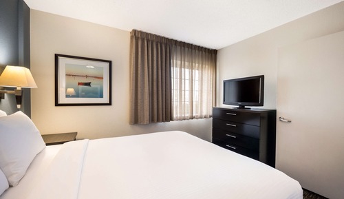 Suite, 1 Queen Bed, Accessible (Mobility Roll in Shower One Bedroom)