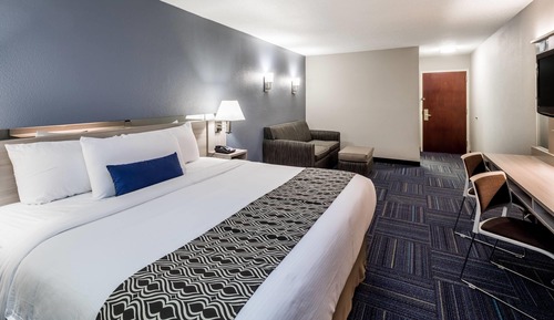 Suite, 1 King Bed, Accessible, Non Smoking