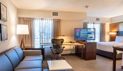 Studio, 1 King Bed with Sofa bed (Hearing Accessible)