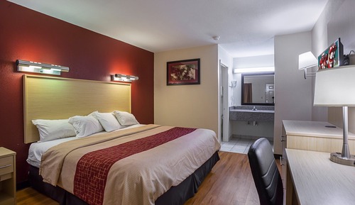 Standard Room, 1 King Bed, Accessible, Non Smoking