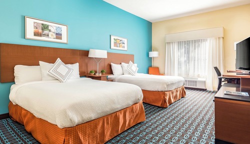 Room, 2 Queen Beds (Mobility Accessible, Tub)