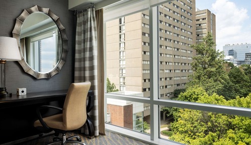 Junior Suite, 1 King Bed, Accessible