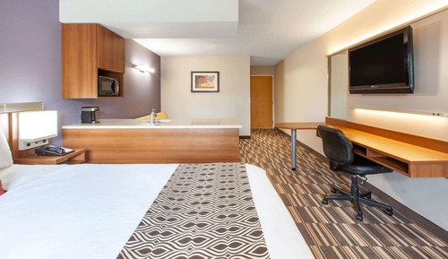 Suite, 1 Queen Bed with Sofa bed, Non Smoking