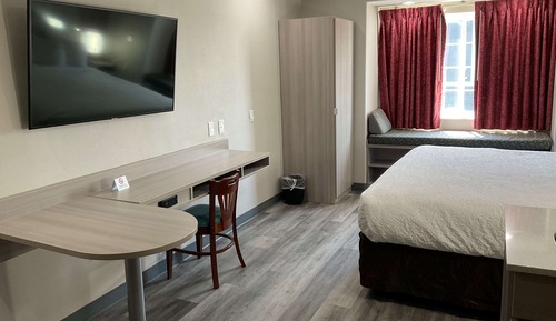 Studio, 1 King Bed, Non Smoking