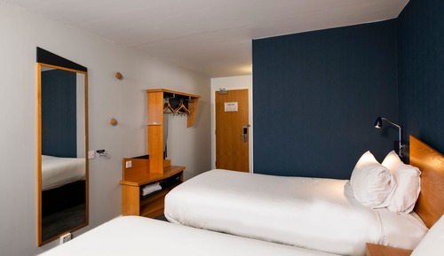 Standard Room, 2 Twin Beds (with Free Hot Breakfast)
