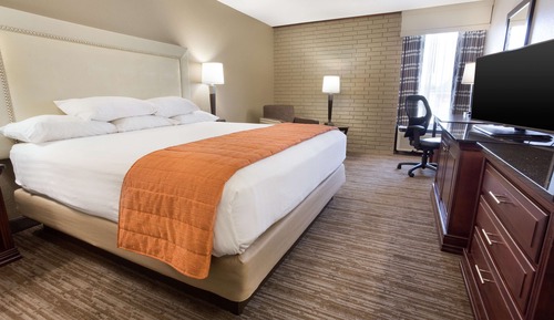 Deluxe Room, 1 King Bed, Refrigerator & Microwave (Upper Floor)