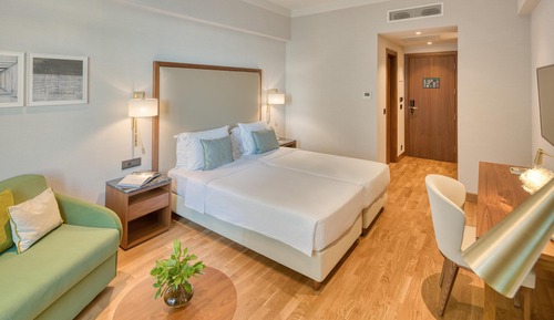 Superior Side View Triple Room