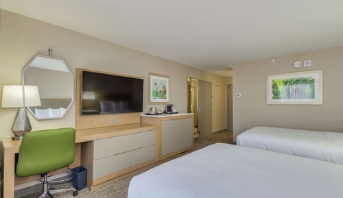 Room, 2 Queen Beds, Pool View