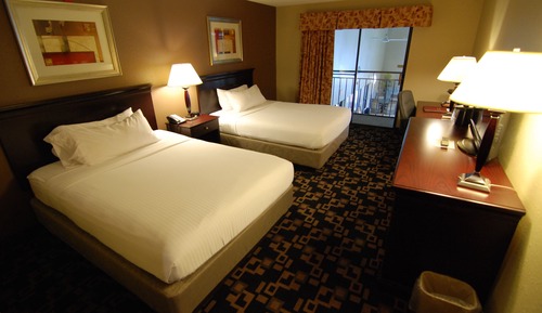 Standard Room, 2 Queen Beds, Non Smoking, Pool View