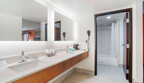 Suite, 1 Queen Bed, Smoking, Refrigerator & Microwave (with Single Sofabed)