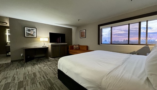 Deluxe Room, 1 King Bed, Non Smoking, Hot Tub