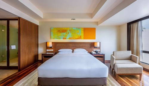 Club Room, 1 King Bed