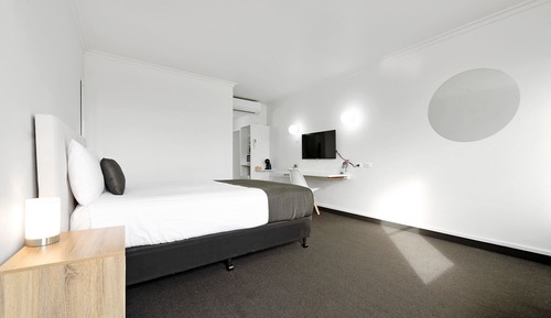 Deluxe Queen Room