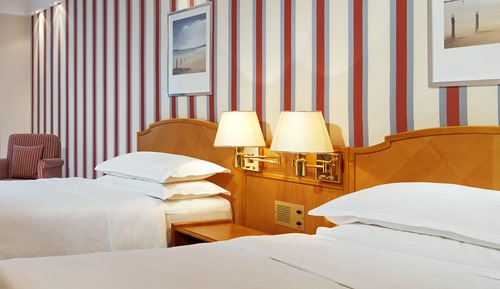Classic Room, 2 Twin Beds, City View