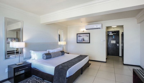 Deluxe King Room – South Facing