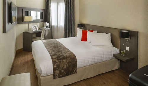 Executive Room, 1 King Bed, Non Smoking, Hill View