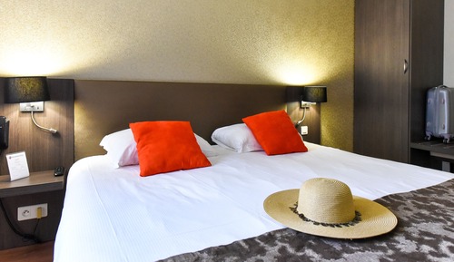 Executive Room, 1 Queen Bed, Non Smoking, Pool View